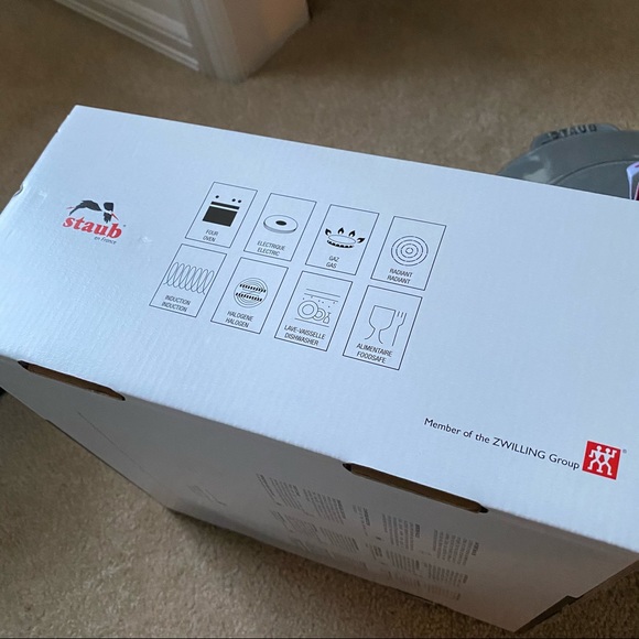 Staub new #24 3-3/4qt Rooster Red - Picture 12 of 16